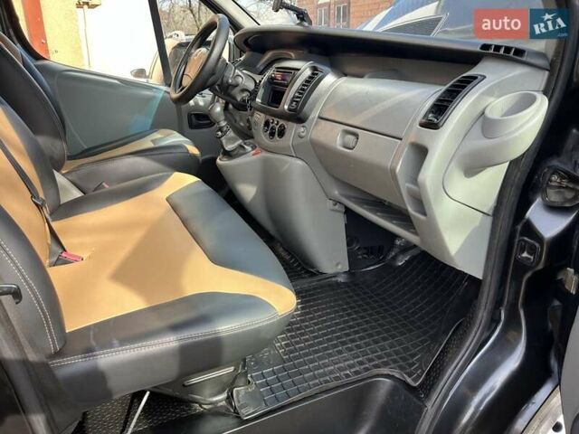 Черный Рено Трафик, объемом двигателя 0 л и пробегом 353 тыс. км за 8700 $, фото 5 на Automoto.ua