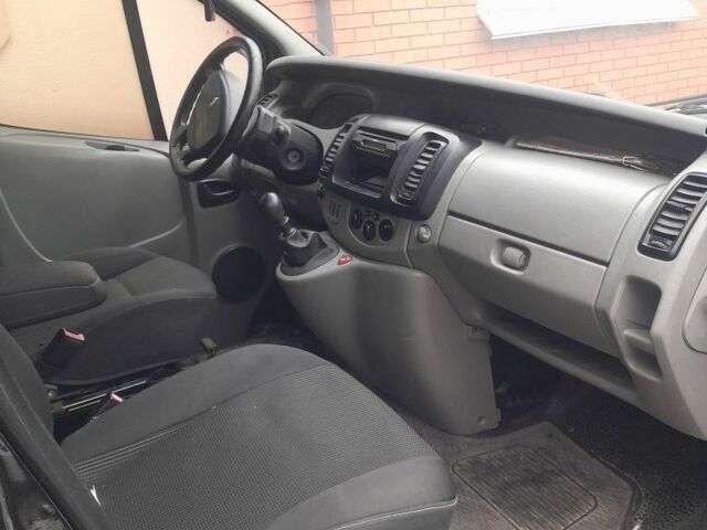 Черный Рено Трафик, объемом двигателя 2 л и пробегом 240 тыс. км за 8800 $, фото 2 на Automoto.ua