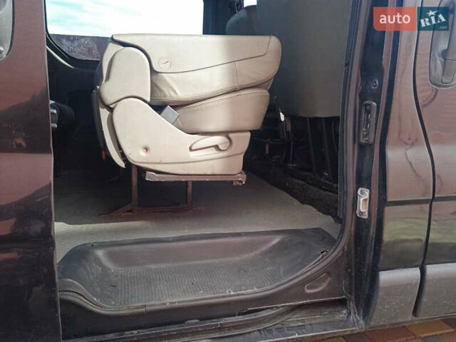 Чорний Рено Трафік, об'ємом двигуна 2 л та пробігом 350 тис. км за 8066 $, фото 8 на Automoto.ua