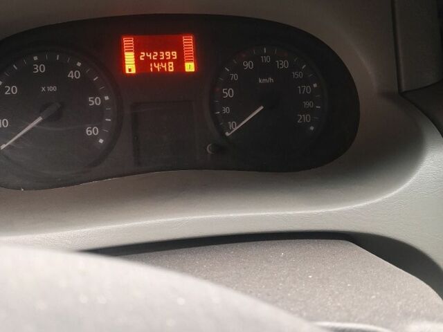 Черный Рено Трафик, объемом двигателя 2 л и пробегом 240 тыс. км за 8800 $, фото 5 на Automoto.ua