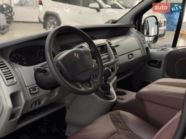Чорний Рено Трафік, об'ємом двигуна 2 л та пробігом 256 тис. км за 14900 $, фото 13 на Automoto.ua