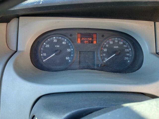 Черный Рено Трафик, объемом двигателя 2 л и пробегом 254 тыс. км за 7600 $, фото 7 на Automoto.ua