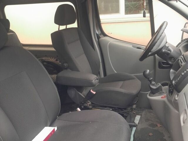 Черный Рено Трафик, объемом двигателя 2 л и пробегом 240 тыс. км за 8800 $, фото 4 на Automoto.ua