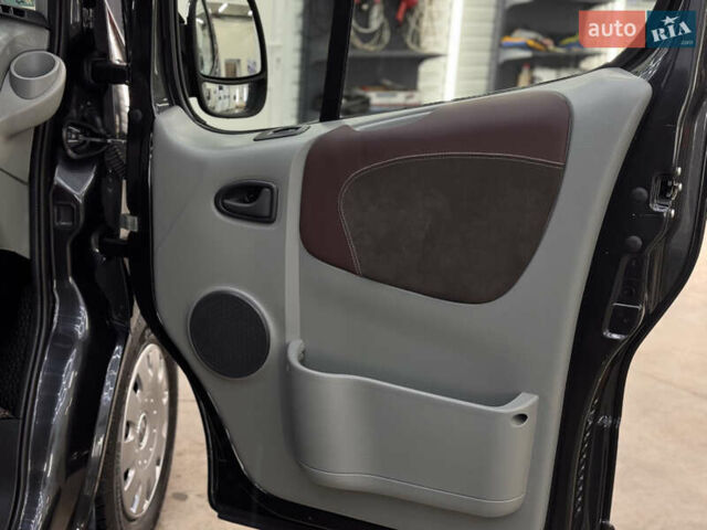 Чорний Рено Трафік, об'ємом двигуна 2 л та пробігом 256 тис. км за 14900 $, фото 23 на Automoto.ua