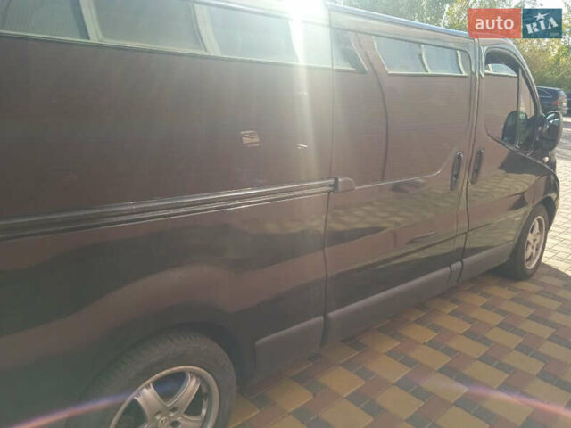 Чорний Рено Трафік, об'ємом двигуна 2 л та пробігом 350 тис. км за 8066 $, фото 4 на Automoto.ua