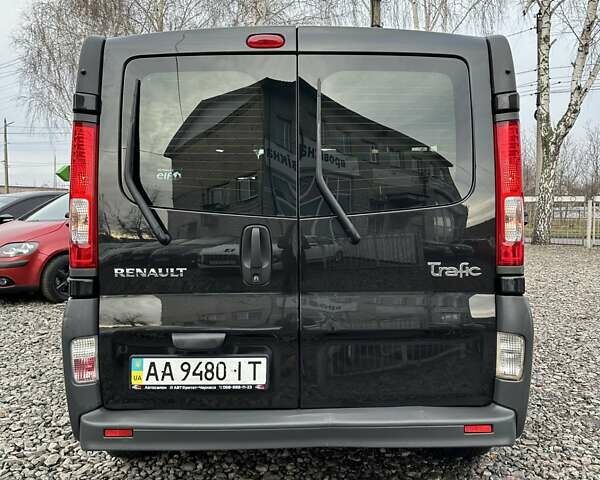 Черный Рено Трафик, объемом двигателя 2 л и пробегом 228 тыс. км за 10500 $, фото 7 на Automoto.ua
