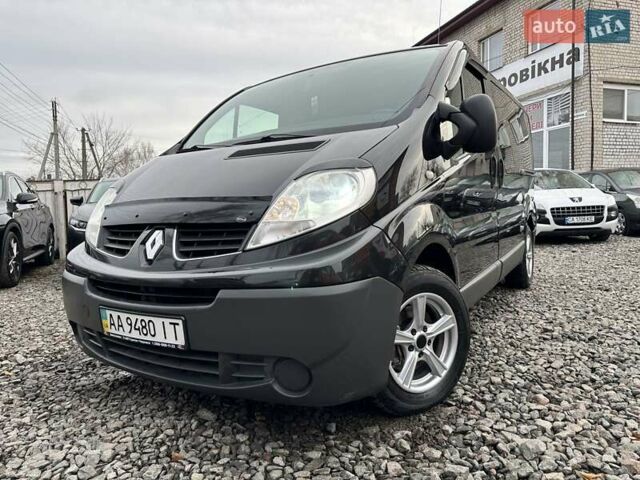 Черный Рено Трафик, объемом двигателя 2 л и пробегом 228 тыс. км за 10500 $, фото 1 на Automoto.ua