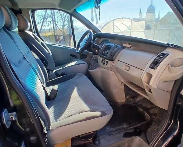 Черный Рено Трафик, объемом двигателя 2 л и пробегом 254 тыс. км за 7600 $, фото 4 на Automoto.ua