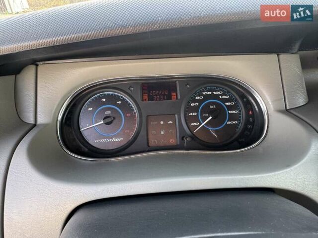 Чорний Рено Трафік, об'ємом двигуна 2 л та пробігом 202 тис. км за 9700 $, фото 13 на Automoto.ua