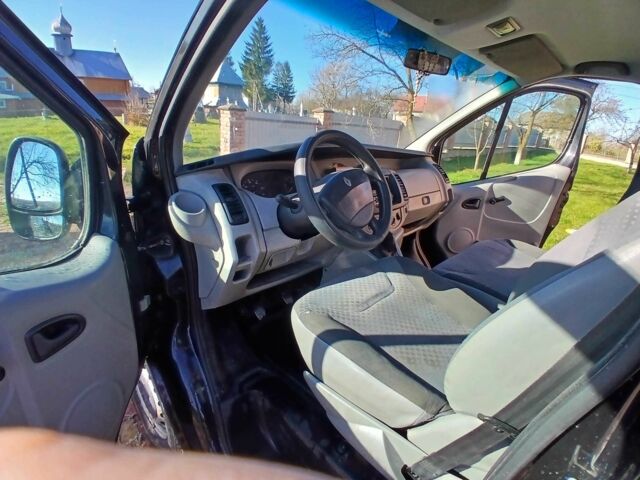 Черный Рено Трафик, объемом двигателя 2 л и пробегом 254 тыс. км за 7600 $, фото 4 на Automoto.ua