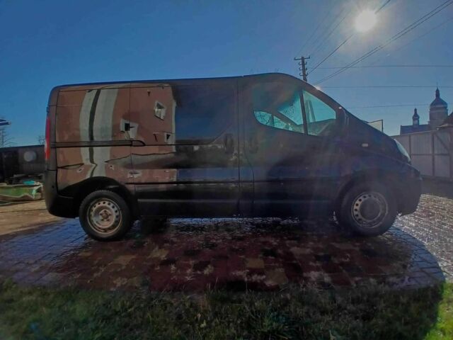 Черный Рено Трафик, объемом двигателя 2 л и пробегом 254 тыс. км за 7600 $, фото 2 на Automoto.ua