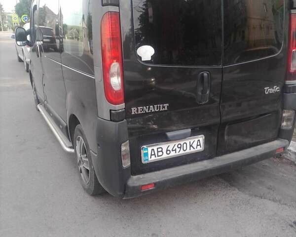 Черный Рено Трафик, объемом двигателя 2 л и пробегом 350 тыс. км за 8000 $, фото 1 на Automoto.ua