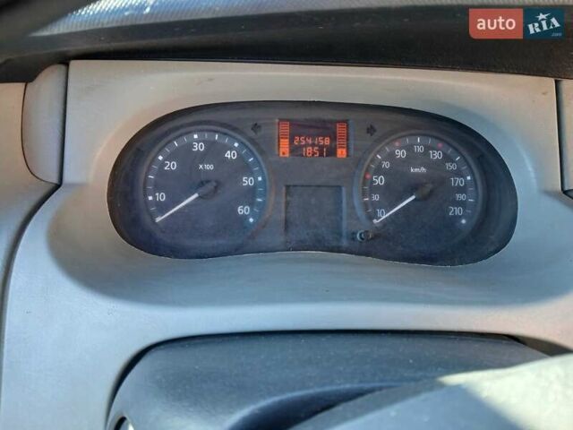 Черный Рено Трафик, объемом двигателя 2 л и пробегом 254 тыс. км за 7600 $, фото 6 на Automoto.ua