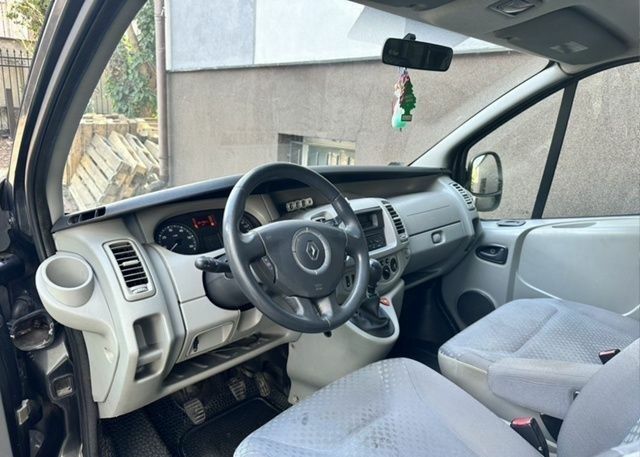 Черный Рено Трафик, объемом двигателя 2.5 л и пробегом 347 тыс. км за 6900 $, фото 14 на Automoto.ua