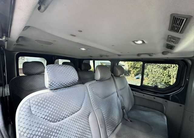 Черный Рено Трафик, объемом двигателя 2.5 л и пробегом 347 тыс. км за 6900 $, фото 10 на Automoto.ua