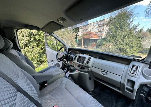 Черный Рено Трафик, объемом двигателя 2.5 л и пробегом 347 тыс. км за 6900 $, фото 13 на Automoto.ua