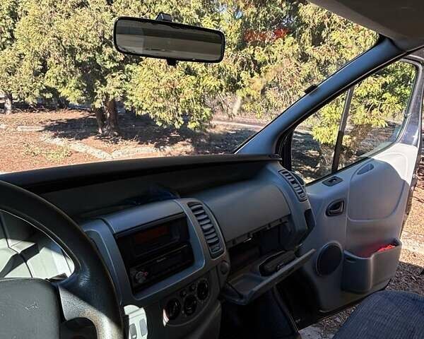 Чорний Рено Трафік, об'ємом двигуна 2 л та пробігом 250 тис. км за 12800 $, фото 9 на Automoto.ua