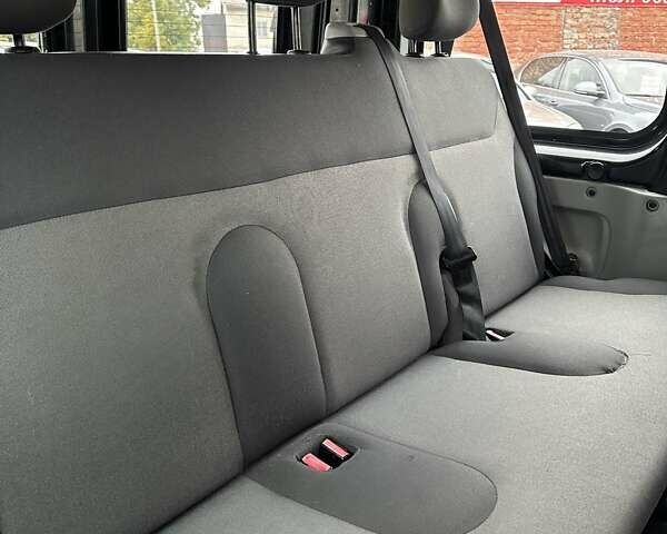 Чорний Рено Трафік, об'ємом двигуна 2 л та пробігом 328 тис. км за 11800 $, фото 7 на Automoto.ua