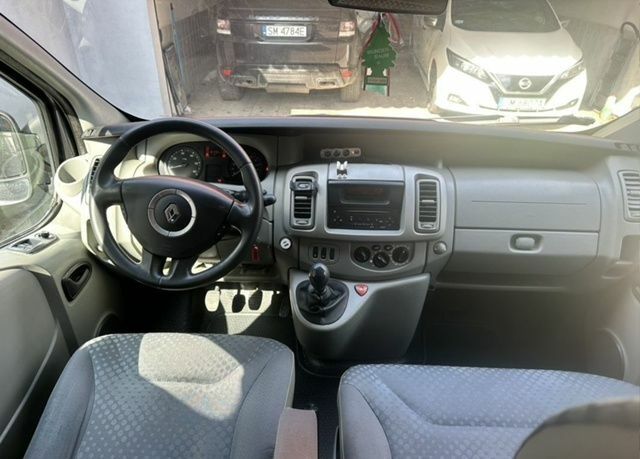 Черный Рено Трафик, объемом двигателя 2.5 л и пробегом 347 тыс. км за 6900 $, фото 16 на Automoto.ua