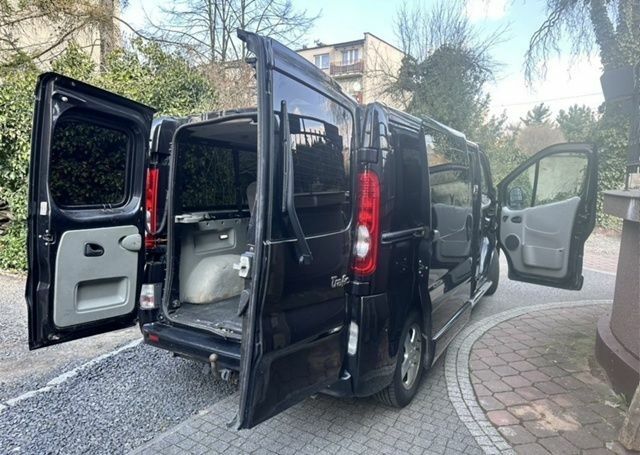 Черный Рено Трафик, объемом двигателя 2.5 л и пробегом 347 тыс. км за 6900 $, фото 5 на Automoto.ua