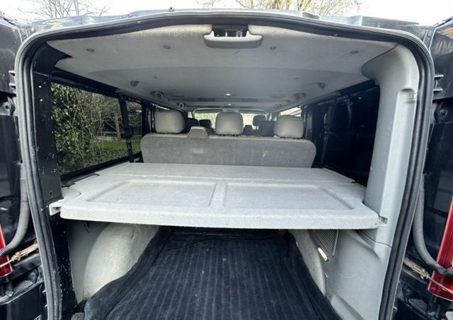 Черный Рено Трафик, объемом двигателя 2.5 л и пробегом 347 тыс. км за 6900 $, фото 7 на Automoto.ua