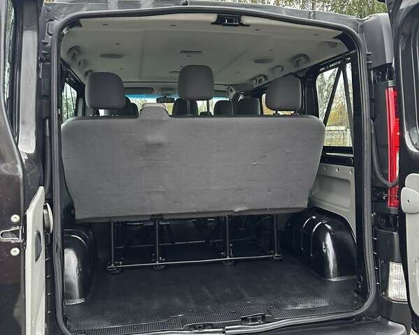 Чорний Рено Трафік, об'ємом двигуна 2 л та пробігом 328 тис. км за 11800 $, фото 16 на Automoto.ua