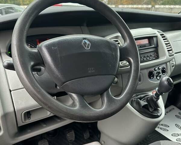 Чорний Рено Трафік, об'ємом двигуна 2 л та пробігом 328 тис. км за 11800 $, фото 12 на Automoto.ua