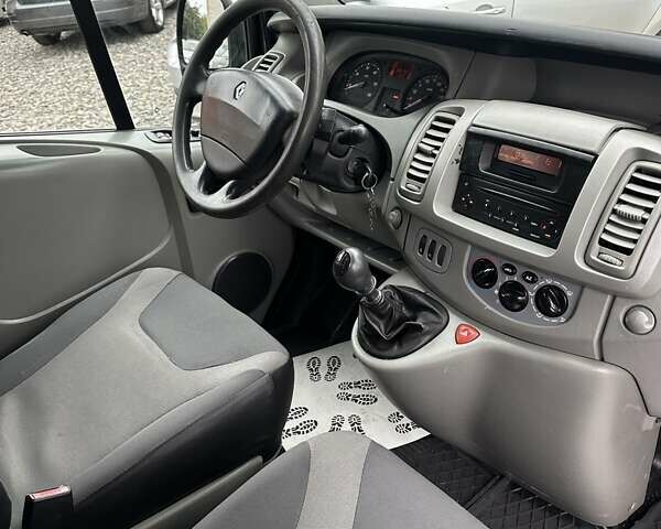 Чорний Рено Трафік, об'ємом двигуна 2 л та пробігом 328 тис. км за 11800 $, фото 9 на Automoto.ua