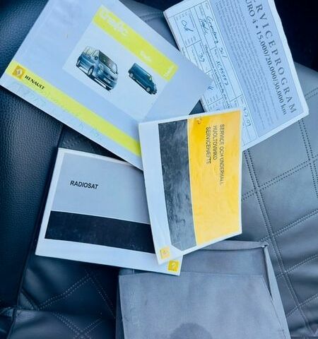 Чорний Рено Трафік, об'ємом двигуна 2 л та пробігом 331 тис. км за 8950 $, фото 26 на Automoto.ua