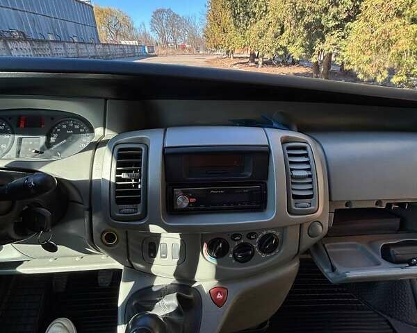 Чорний Рено Трафік, об'ємом двигуна 2 л та пробігом 250 тис. км за 12800 $, фото 11 на Automoto.ua