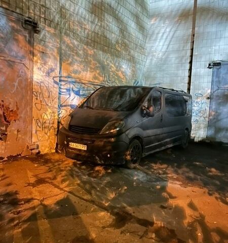 Чорний Рено Трафік, об'ємом двигуна 2 л та пробігом 280 тис. км за 12000 $, фото 2 на Automoto.ua