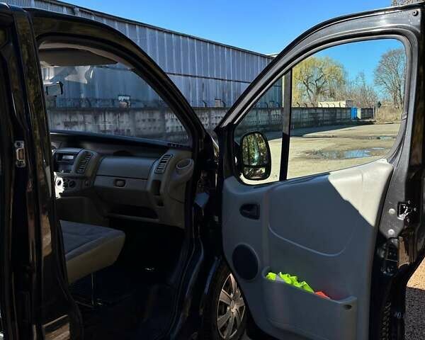 Чорний Рено Трафік, об'ємом двигуна 2 л та пробігом 250 тис. км за 12800 $, фото 27 на Automoto.ua