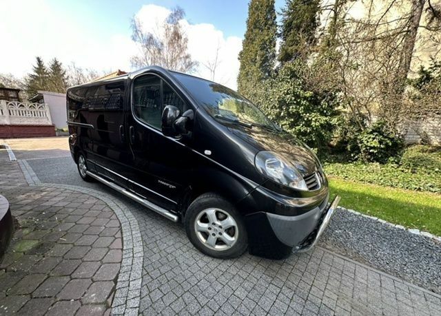 Черный Рено Трафик, объемом двигателя 2.5 л и пробегом 347 тыс. км за 6900 $, фото 1 на Automoto.ua