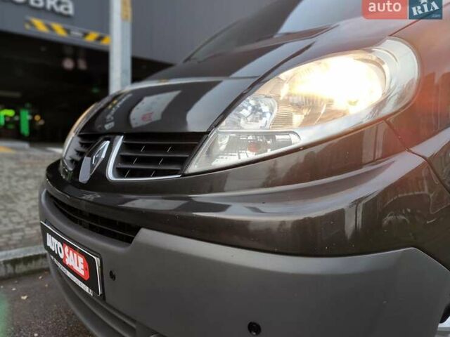 Чорний Рено Трафік, об'ємом двигуна 2 л та пробігом 347 тис. км за 8990 $, фото 1 на Automoto.ua