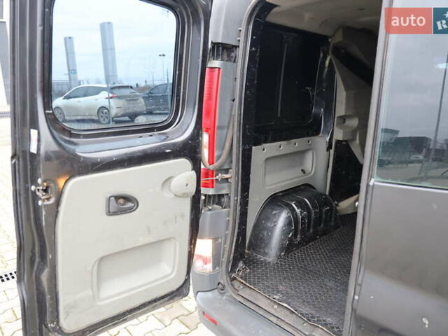 Чорний Рено Трафік, об'ємом двигуна 2 л та пробігом 497 тис. км за 10200 $, фото 34 на Automoto.ua