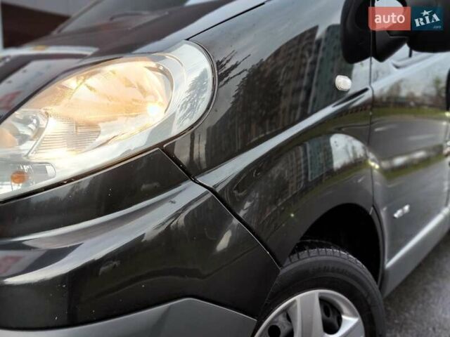 Чорний Рено Трафік, об'ємом двигуна 2 л та пробігом 347 тис. км за 8990 $, фото 2 на Automoto.ua