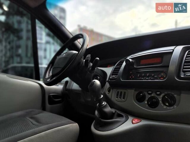 Чорний Рено Трафік, об'ємом двигуна 2 л та пробігом 347 тис. км за 8990 $, фото 42 на Automoto.ua
