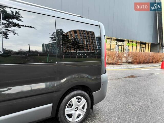 Чорний Рено Трафік, об'ємом двигуна 2 л та пробігом 347 тис. км за 8990 $, фото 4 на Automoto.ua