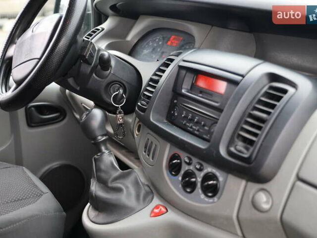 Чорний Рено Трафік, об'ємом двигуна 2 л та пробігом 497 тис. км за 10200 $, фото 19 на Automoto.ua