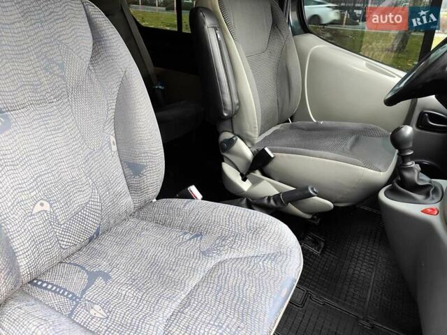 Чорний Рено Трафік, об'ємом двигуна 2 л та пробігом 347 тис. км за 8990 $, фото 45 на Automoto.ua