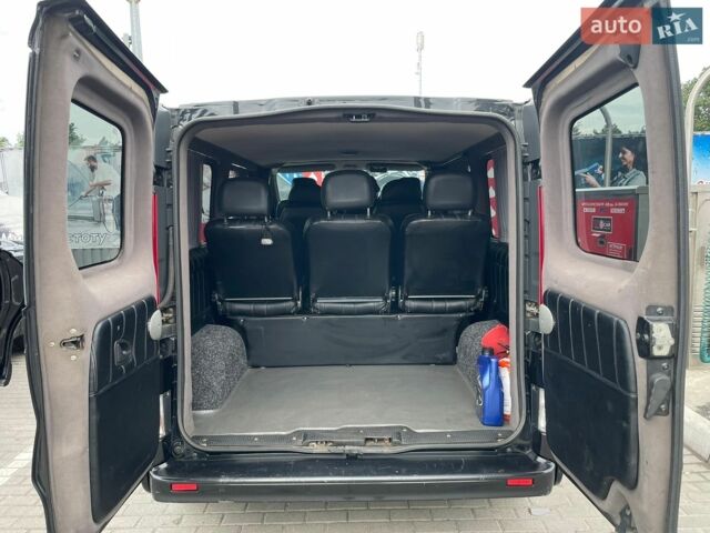 Чорний Рено Трафік, об'ємом двигуна 2 л та пробігом 254 тис. км за 12000 $, фото 17 на Automoto.ua