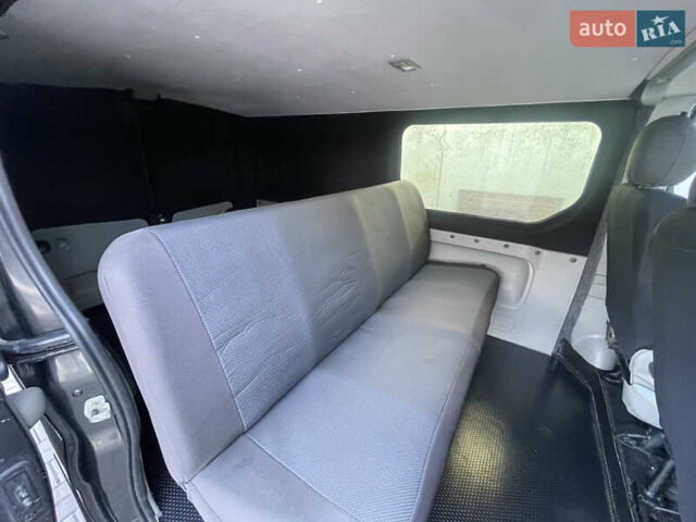 Черный Рено Трафик, объемом двигателя 2 л и пробегом 290 тыс. км за 9700 $, фото 29 на Automoto.ua