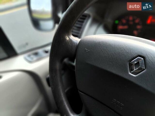 Чорний Рено Трафік, об'ємом двигуна 2 л та пробігом 347 тис. км за 8990 $, фото 44 на Automoto.ua