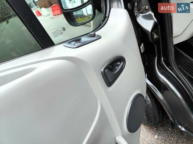 Чорний Рено Трафік, об'ємом двигуна 2 л та пробігом 347 тис. км за 8990 $, фото 33 на Automoto.ua