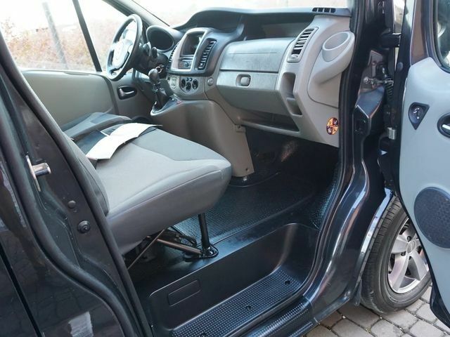 Черный Рено Трафик, объемом двигателя 2 л и пробегом 192 тыс. км за 8200 $, фото 11 на Automoto.ua