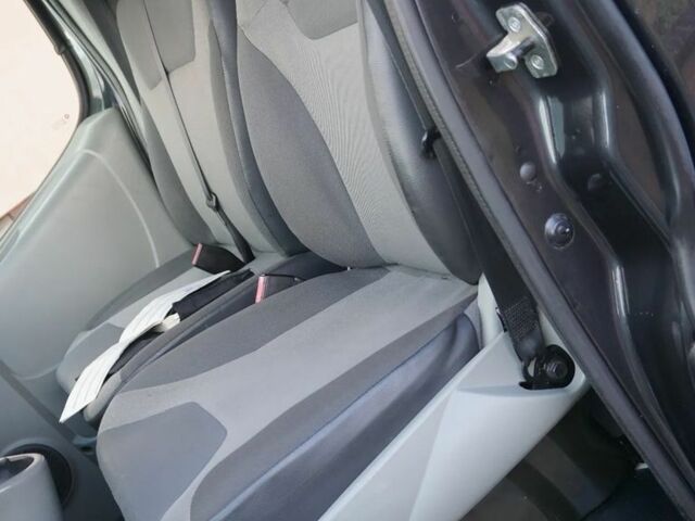 Черный Рено Трафик, объемом двигателя 2 л и пробегом 192 тыс. км за 8200 $, фото 12 на Automoto.ua