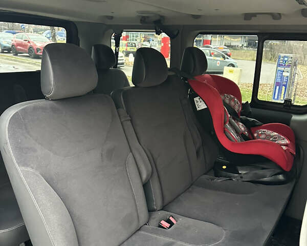 Чорний Рено Трафік, об'ємом двигуна 2.46 л та пробігом 207 тис. км за 12600 $, фото 22 на Automoto.ua