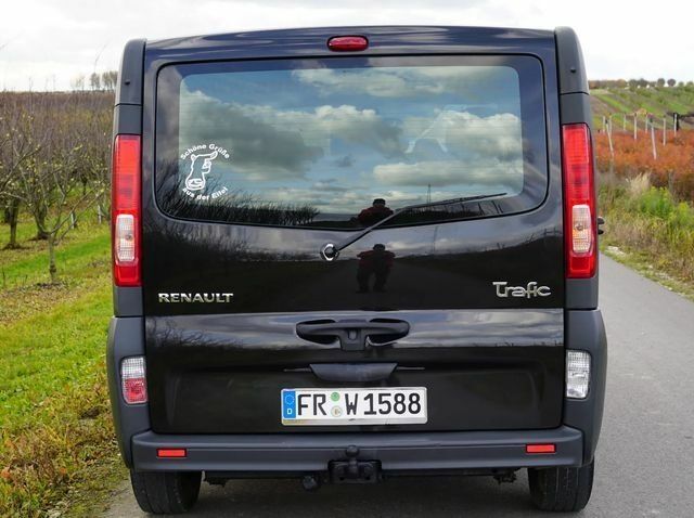 Черный Рено Трафик, объемом двигателя 2 л и пробегом 192 тыс. км за 8200 $, фото 2 на Automoto.ua