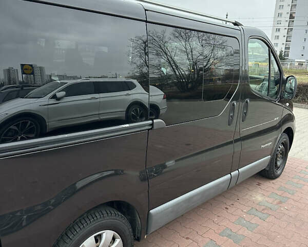 Чорний Рено Трафік, об'ємом двигуна 2.46 л та пробігом 207 тис. км за 12600 $, фото 4 на Automoto.ua