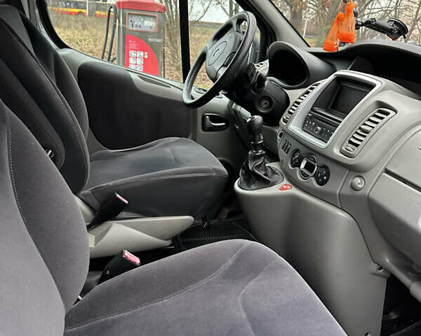 Чорний Рено Трафік, об'ємом двигуна 2.46 л та пробігом 207 тис. км за 12600 $, фото 24 на Automoto.ua